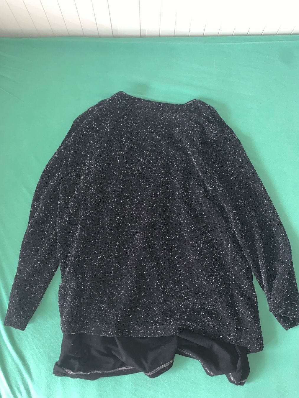 C&A Camicette: festliches schwares Glitzeroberteil mit Langarm – Usato da Laufen venduto da Jassi.quinn 4