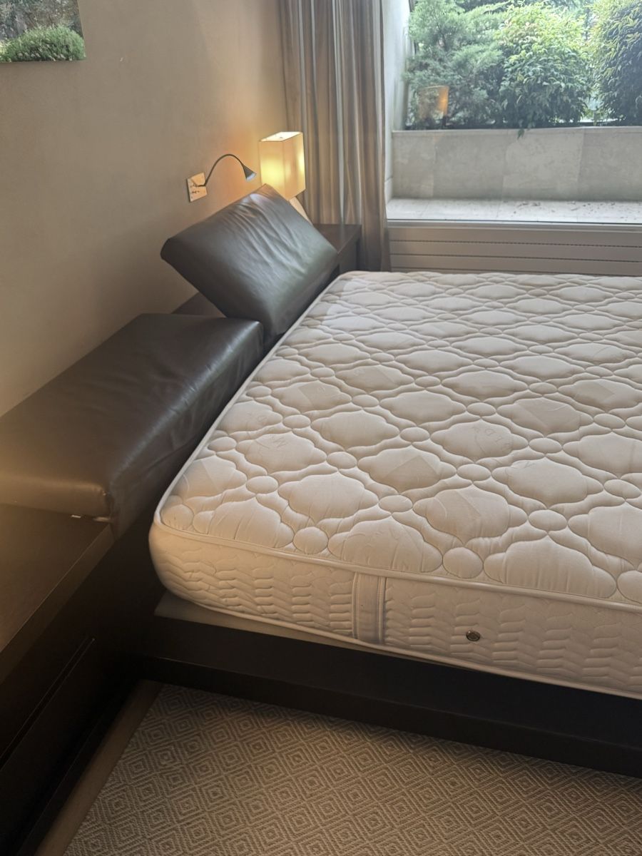 Letti: Poliform custom made Italian bed frame with side tables – Nuovo (secondo la descrizione) da Chêne-Bougeries venduto da nee_f2v7 1