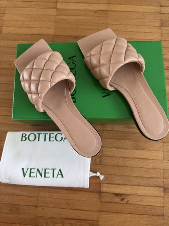 Bottega Veneta padded Sandal cipria Farbe Nude Gr.38
