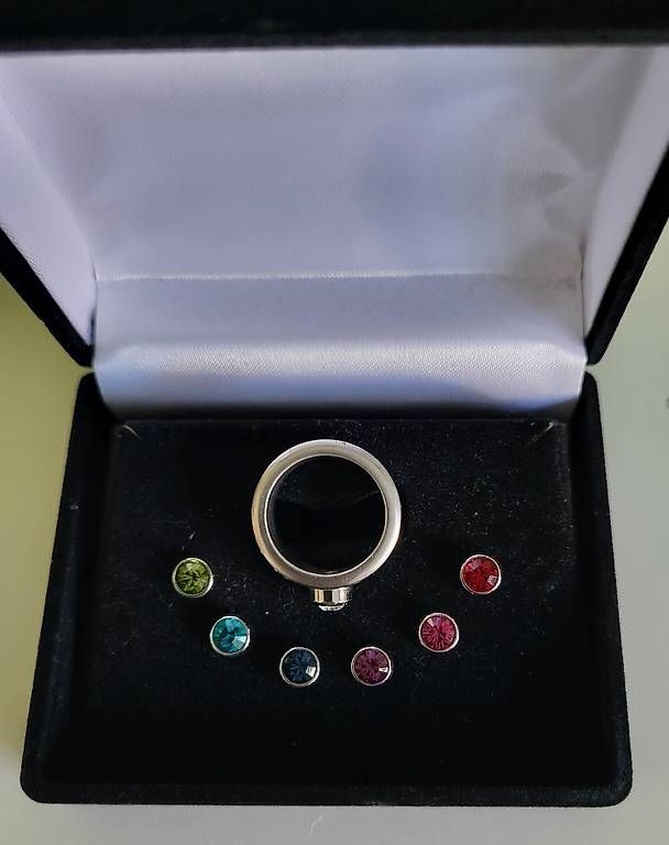 Ringe: Silberring mit wechselbaren Steinen – Gebraucht aus Lohn SH von Svalmi