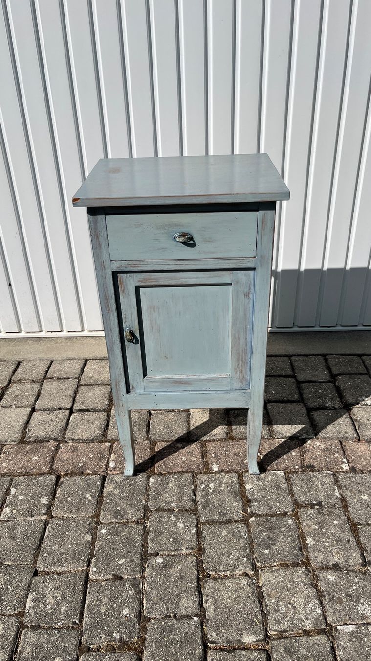 Tables de nuit: Table de chevet vintage – D'occasion à Pomy par Plantalenne