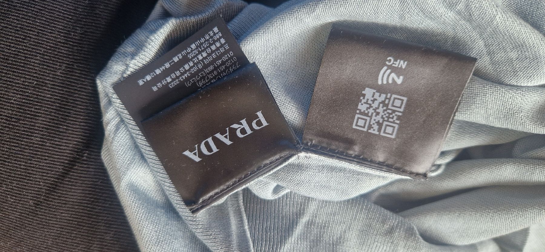 Prada Polo-Shirts: Polo Prada – Neu (gemäss Beschreibung) aus Lausanne von juliusca 3