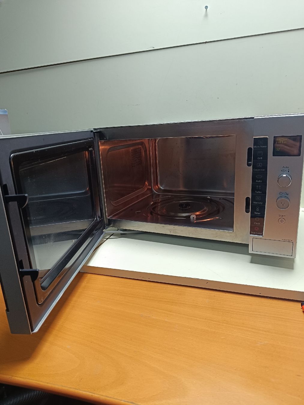 Panasonic Forni: Panasonic Mikrowelle NN-CD567M -  (em124) – Usato da Künten venduto da Schnaepplihuus 1