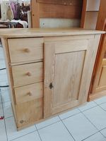 Herziges Sideboard / Holzmöbel, Nadelholz