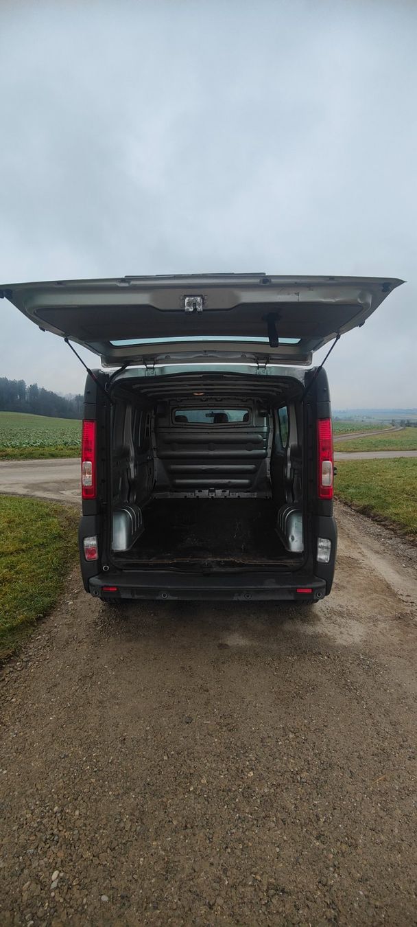 Renault Veicoli commerciali: Renault Trafic dCi115 - 2.0 Diesel – Usato da Neukirch an der Thur venduto da globi8385 5