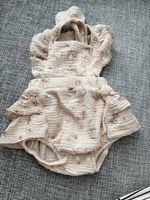 Baby Strampler mit Blumenmuster Grösse 6-9Monate