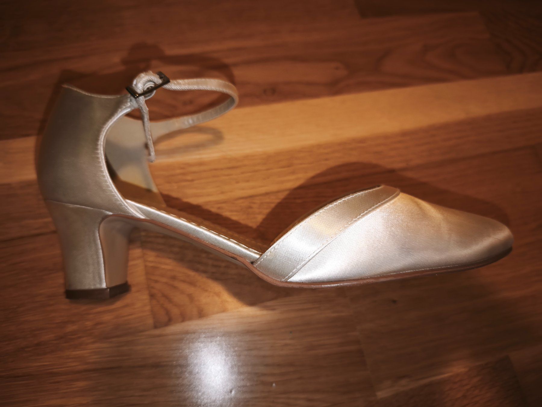 Rainbow Scarpe da donna: Brautschuhe Rainbow Club Gr. 38 – Usato da Zeglingen venduto da Vanillacoke 4