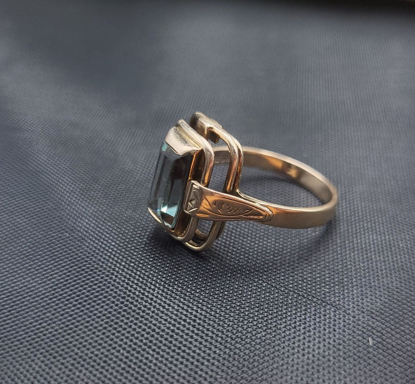 Bagues: Gold Ring Mit Stein – D'occasion à Wald ZH par Dasilver 1
