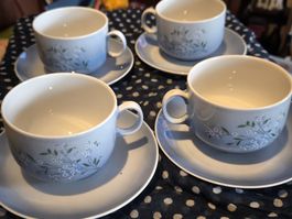 4 grandes tasses avec soucoupes.Seltmann Weiden Bavaria