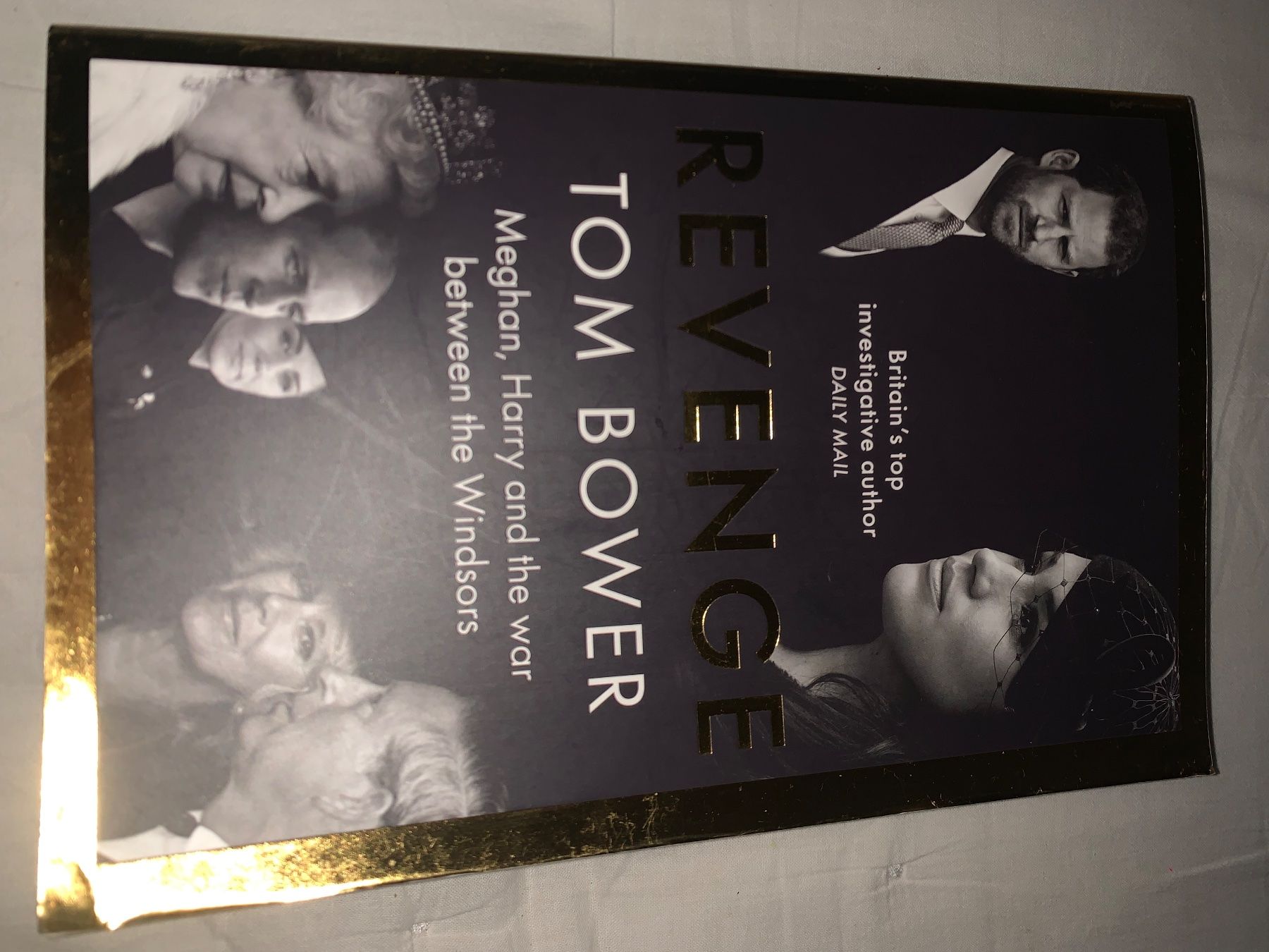 Livres: Buch REVENGE – D'occasion à Basel par AVLiving