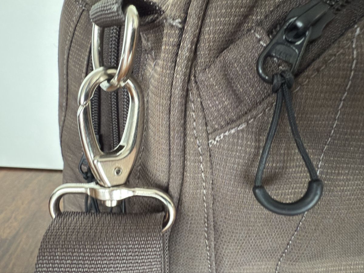 Vaude Borse: Vaude Umhängetasche braun mit flexiblen Fächern – Usato da Sempach venduto da GFASHION 2