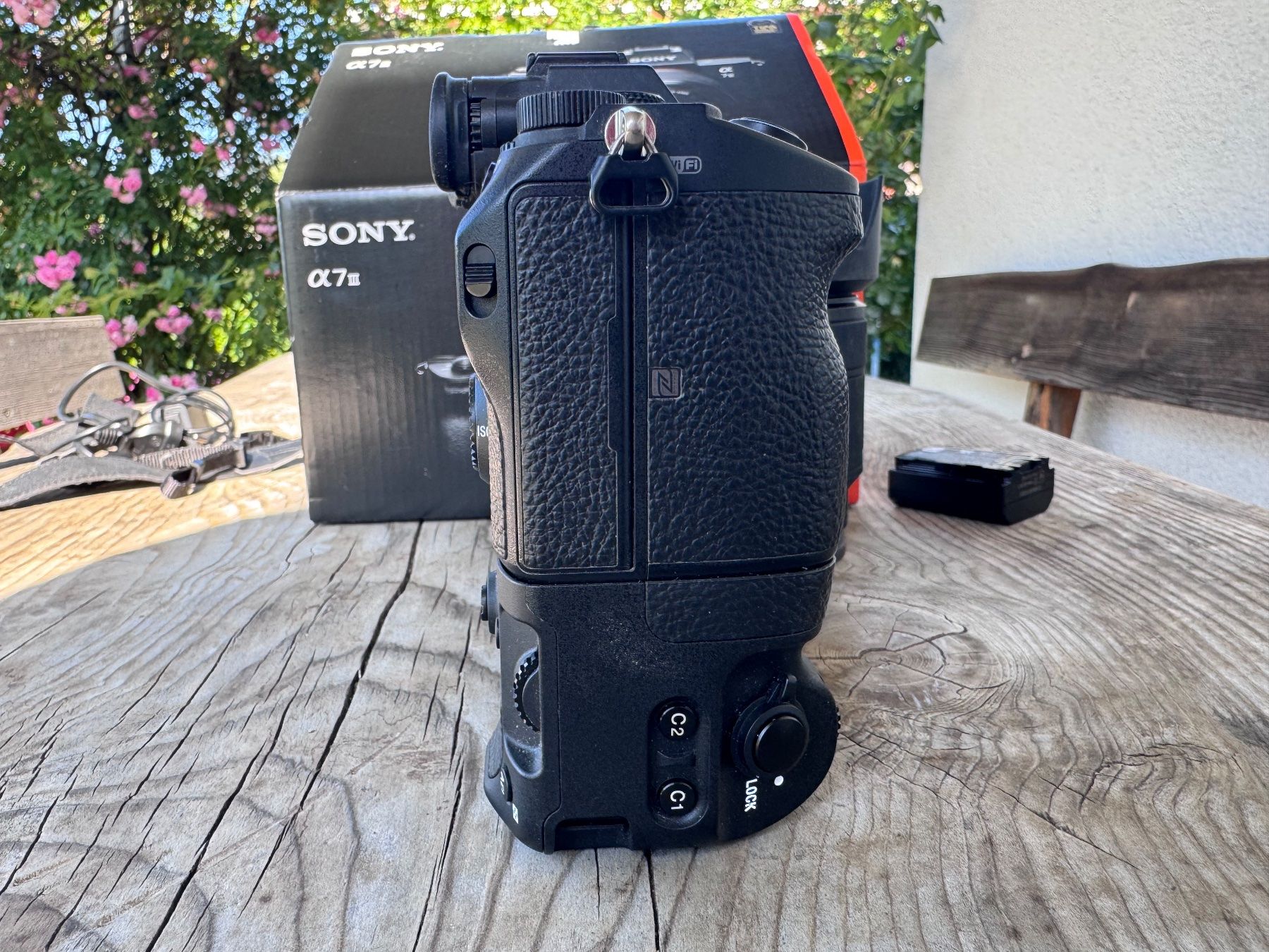 Sony Fotocamera: Sony A7 III + Original VG-C3EM + FE 28-70 OSS – Usato da Lüchingen venduto da mango002 4
