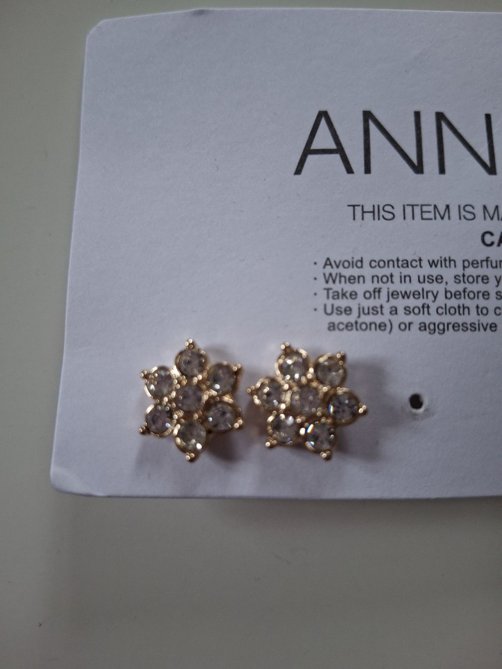 Orecchini pendenti & Orecchini a lobo: Boucles d'oreilles edelweiss Anna Field  – Nuovo e nell'imballaggio originale da Lausanne venduto da Cognitia 2