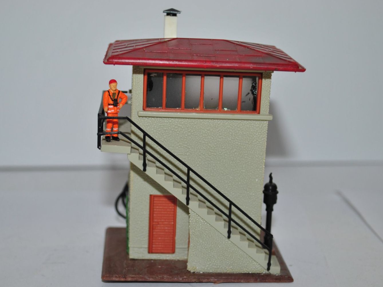 Faller Modelleisenbahnen: Faller Stellwerk (FSZ044) – Gebraucht aus Aarwangen von Bahnsupport
