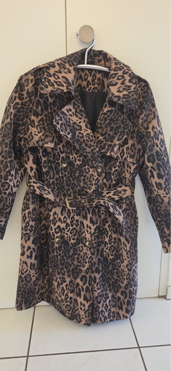 Cappotti: Damen Trenchcoat Leopardenmuster – Usato da Frick venduto da and_bld7 2
