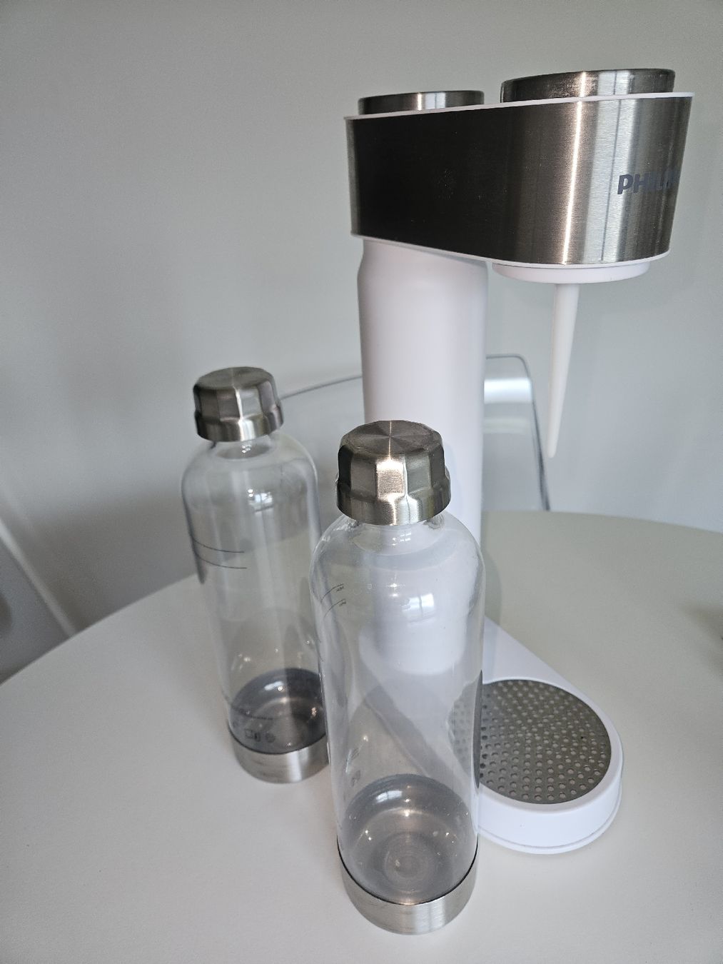 Philips Elettrodomestici da cucina: Philips Wassersprudler weiss mit 2 Flaschen – Usato da Wangen b. Olten venduto da Silas.l9 2