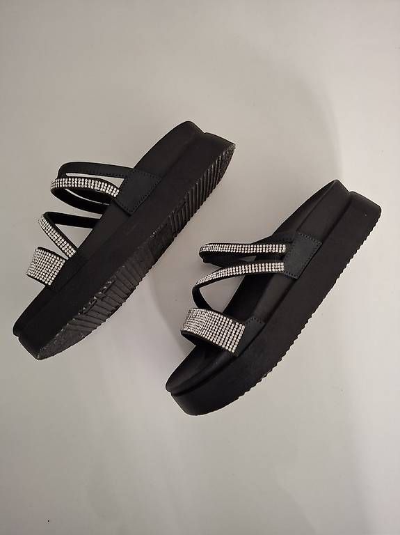 Scarpe da donna: schwarze Sohlen     Sandalen Nr.38 – Usato da Effretikon venduto da CorneliaM03 2