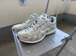 Nike P-6000 US 9.5 / EU 43 weiss / silber / grau