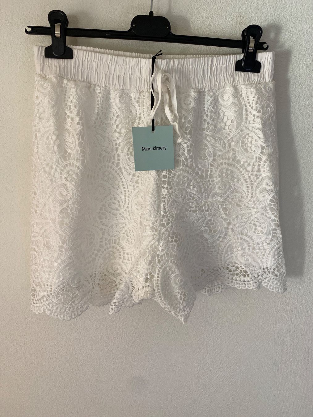 Hosen: SOMMER KURZE -HOSE -SPITZEN WEISS – Neu und originalverpackt aus Meienried von ManuelaBoutique 1