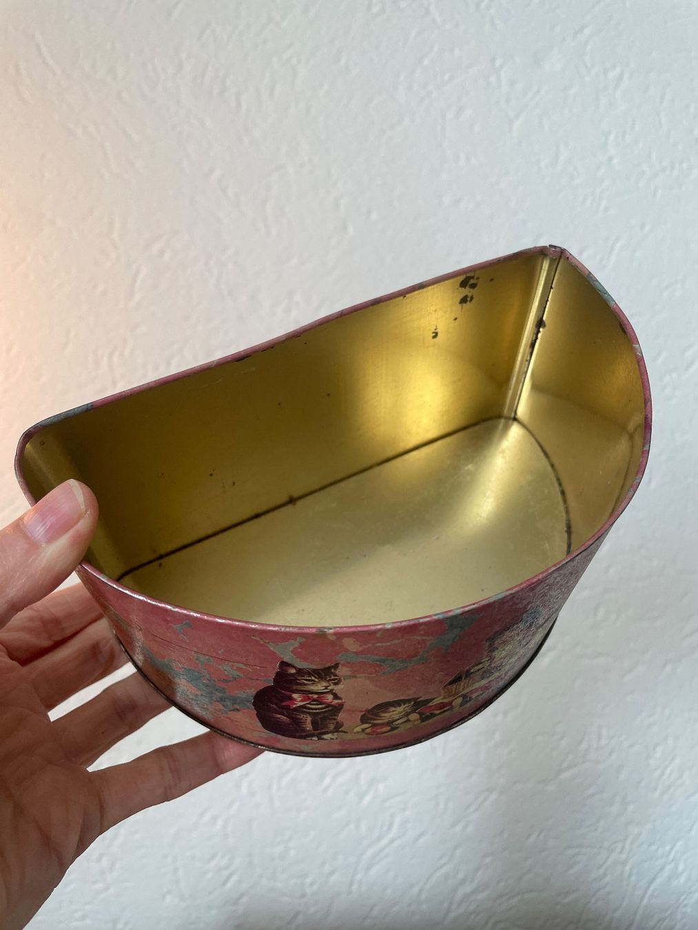 Recipients et similaires: Alte Blechdose mit nostalgischen Motiven Mädchen und Katzen – D'occasion à St. Gallen par Shazzz 5