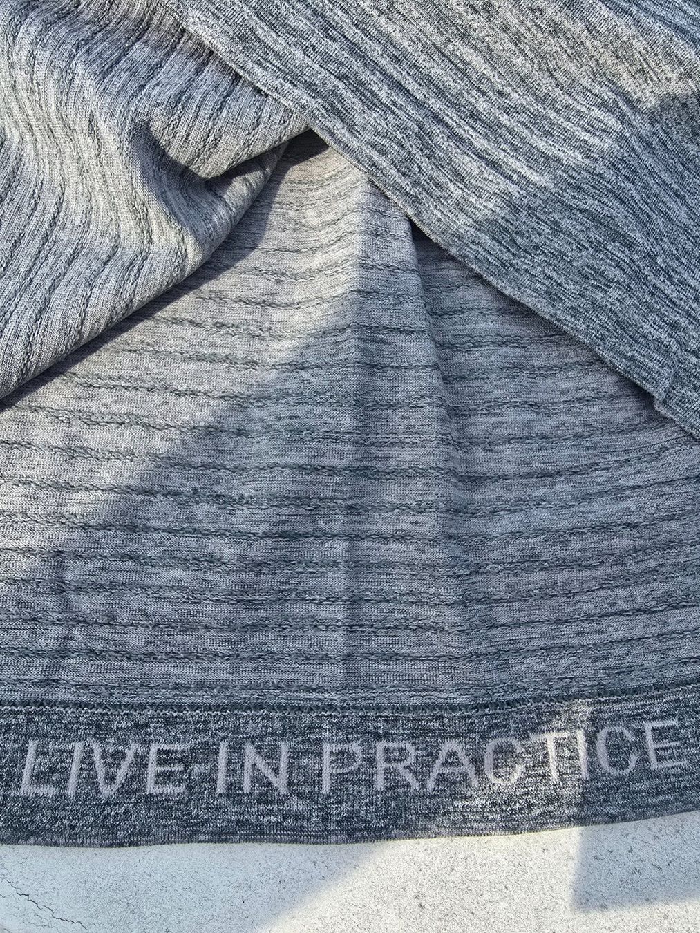 Lululemon T-Shirts: Lululemon Yoga Herren Langarmshirt M – Gebraucht aus Zürich von Tcrush 1