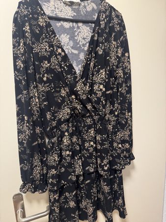 Schönes Mango Kleid, Grösse M, mit Blumenmuster, Herbst