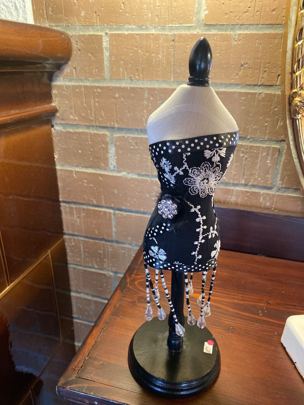 Allestimento di negozi e stand fieristici: DAMEN PUPPE-VINTAGE – Usato da Meienried venduto da ManuelaBoutique 4