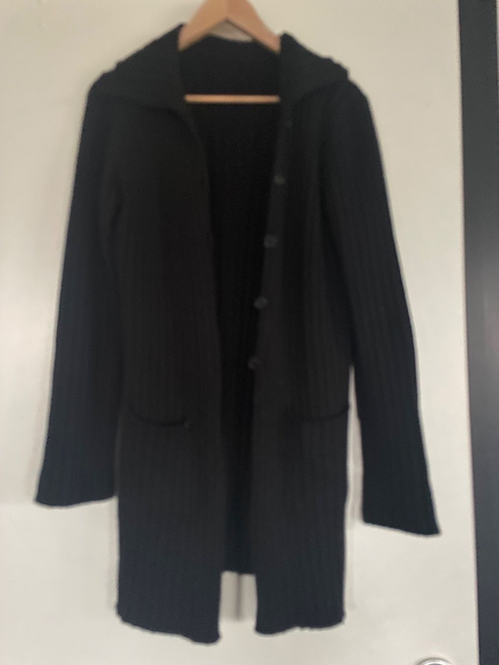 Giacche: Schwarze Strickjacke Grösse S -50 % Wolle – Usato da Coldrerio venduto da Theres2004 5