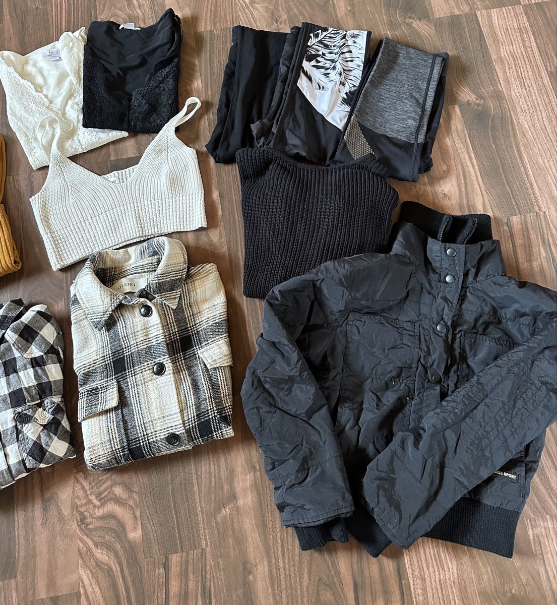 Lotti di vestiti: Kleiderpaket Damen Grösse S  – Usato da Müstair venduto da V.Sara 2