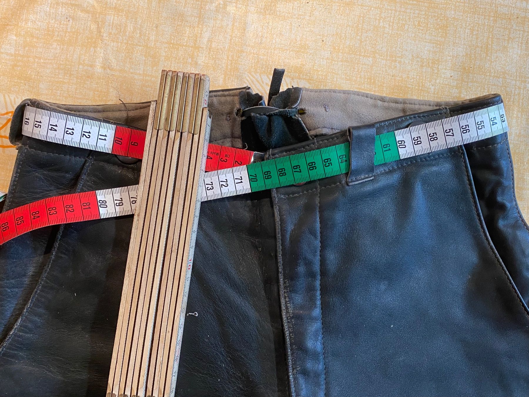 Pantaloni: 1 Kinder-Lederhose für ein Junge – Usato da Schnottwil venduto da Chasarmar 6