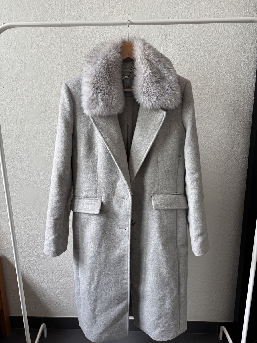 Mäntel: Elegant GUESS Light Gray Winter Coat – Gebraucht aus Genève von che_v9mq