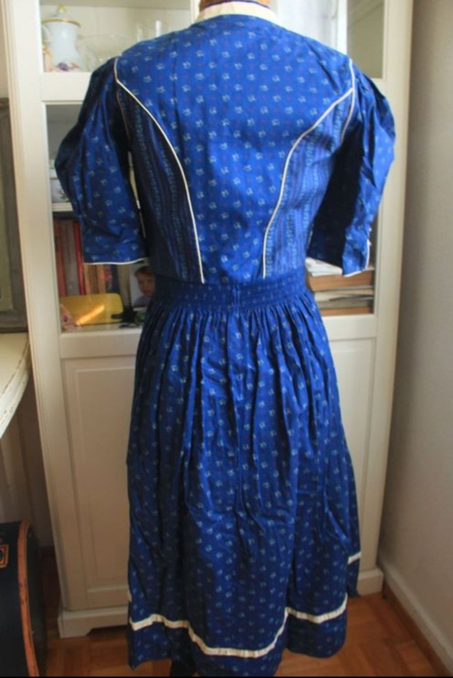 Kleider: Antike Trachtenkleid – Gebraucht aus Sion von aud_7pxl 2