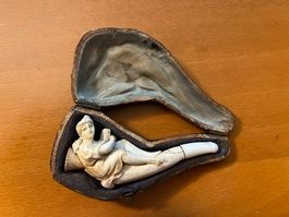 Bocchino in schiuma di mare figurata con custodia