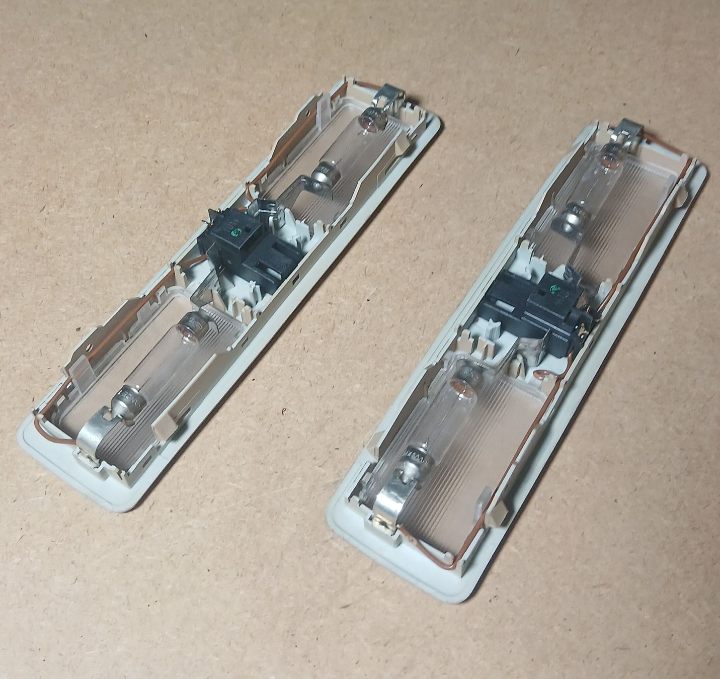 BMW Tutti pezzi di ricambio auto: Lampe de pare-soleil BMW E39 540 – Usato da la heutte venduto da Auto-stock 1