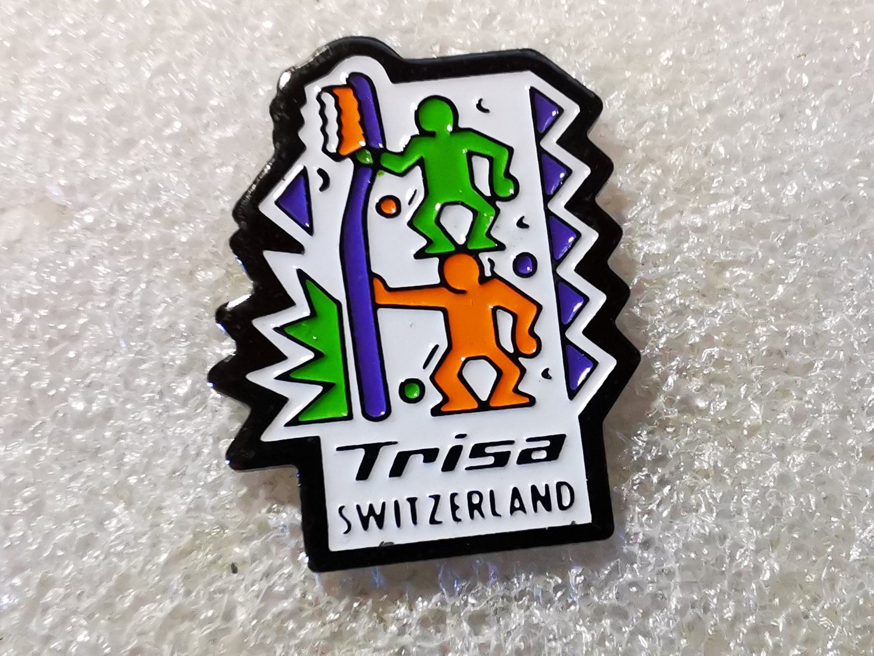 Plaketten & Abzeichen: Ansteckpin 26: Trisa Switzerland – Gebraucht aus Oppligen von Pin-Fall-Shop