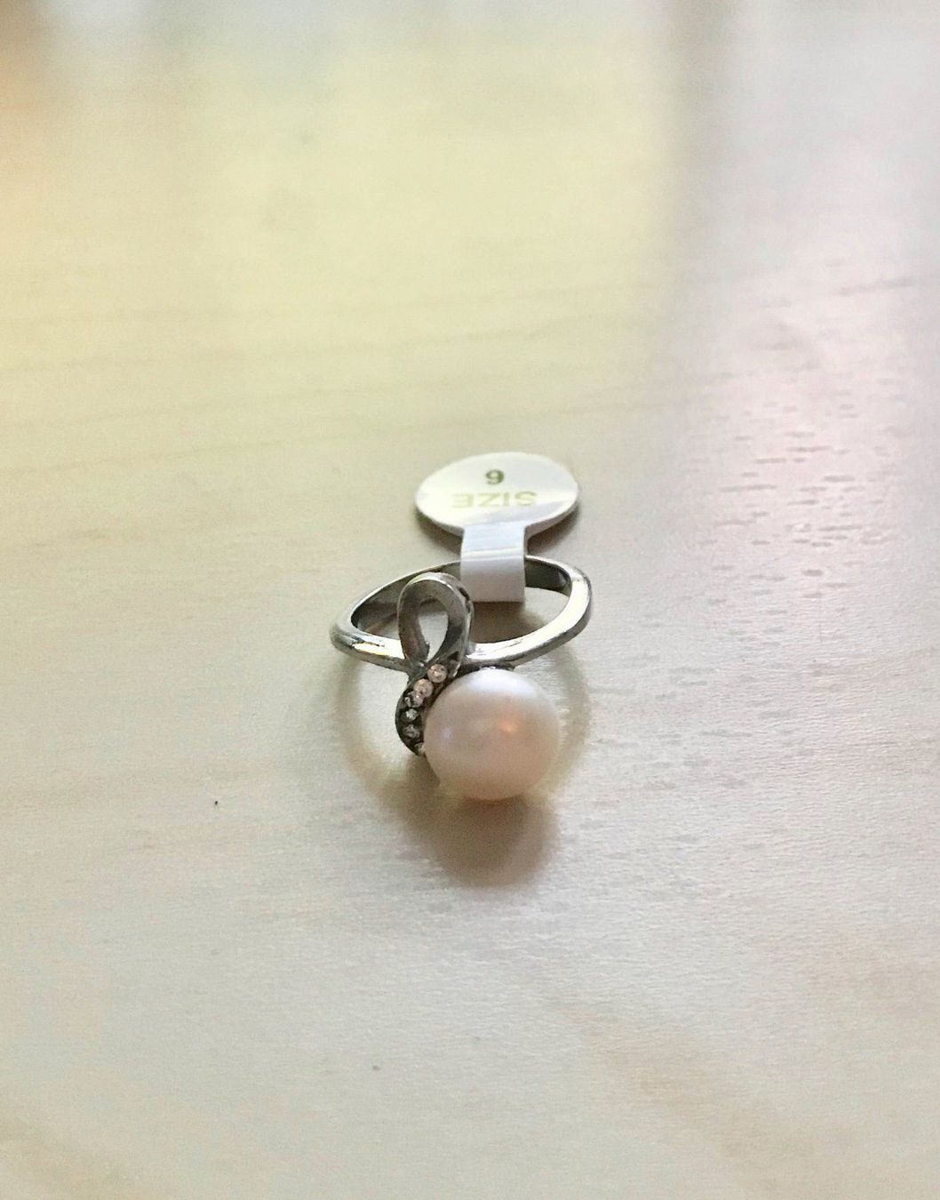 Anelli: RING, SILBERFARBEN,PERLE,STRASS NEU – Nuovo (secondo la descrizione) da Bad Ragaz venduto da Schtupsi