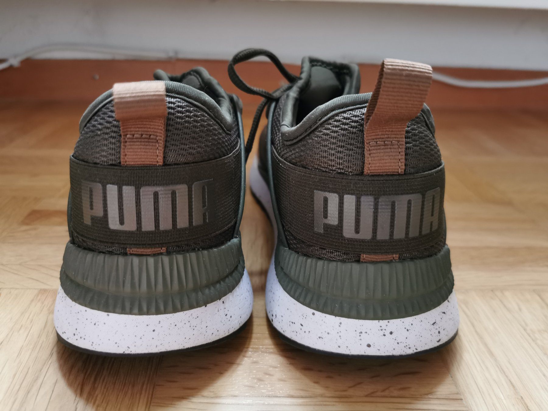 Puma Scarpe da donna: Turnschuhe Puma Gr. 40 1/2 – Usato da Stäfa venduto da flamingo_17 4