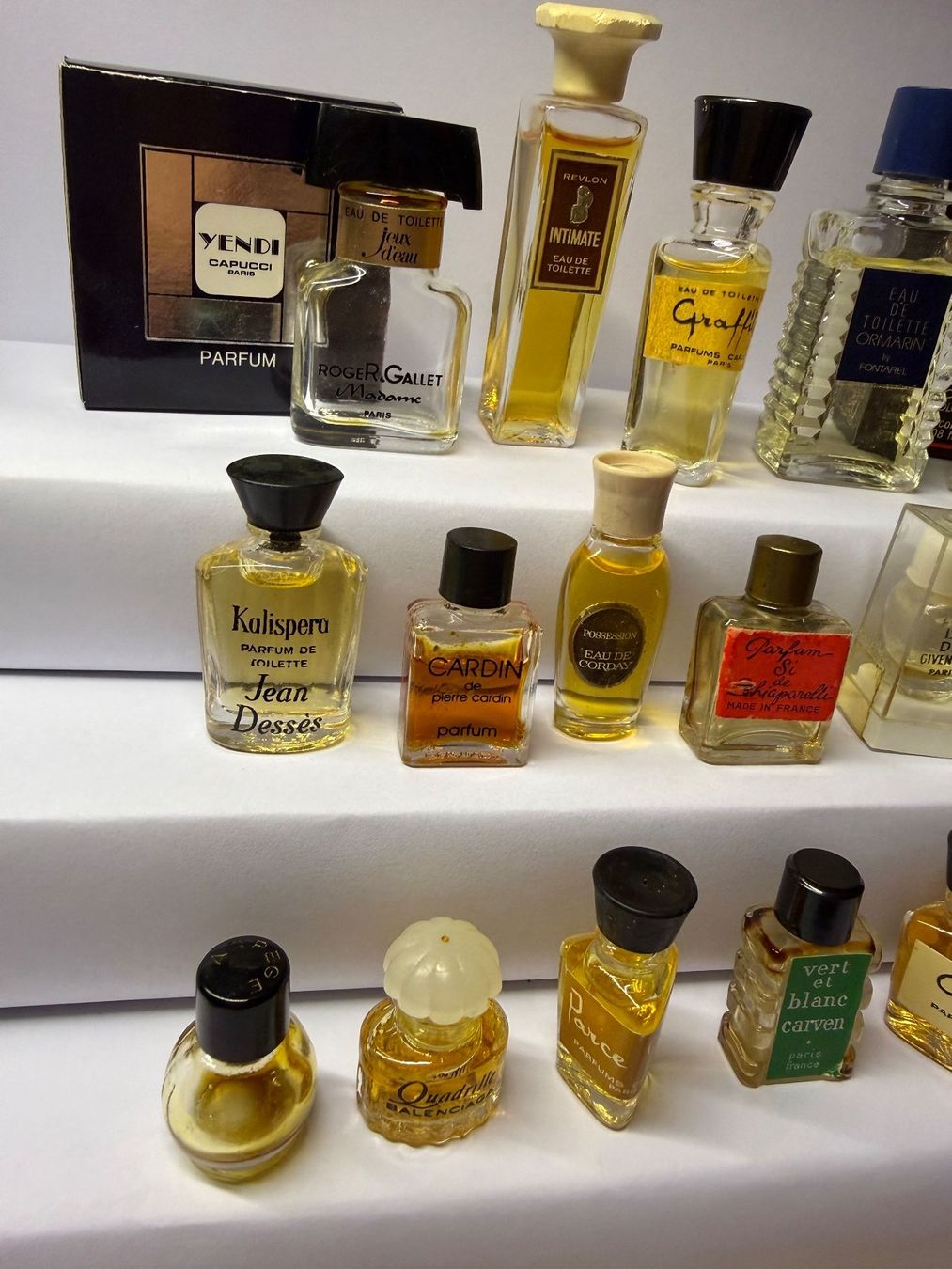 Profumi & Eau de Toilette: Uralte winzige Parfum Miniaturen – Usato da St. Gallen venduto da aracne 1