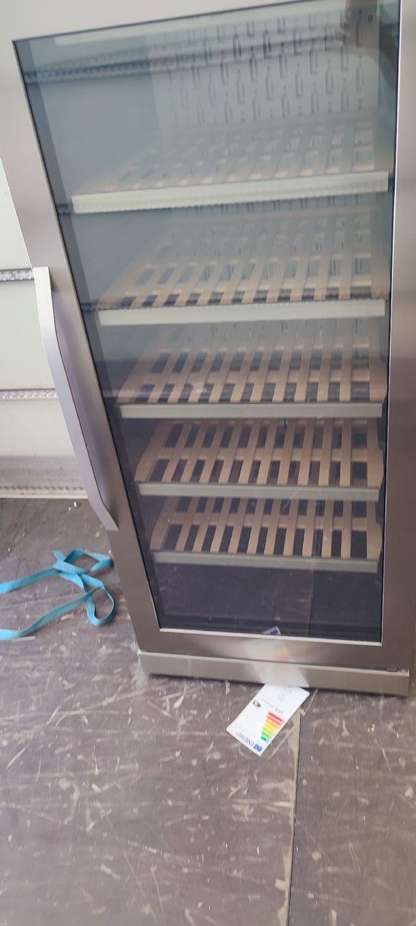 Novamatic Frigoriferi: Novamatic Weinschrank bis 111 Flasche  – Usato da Züberwangen venduto da Theodoralan