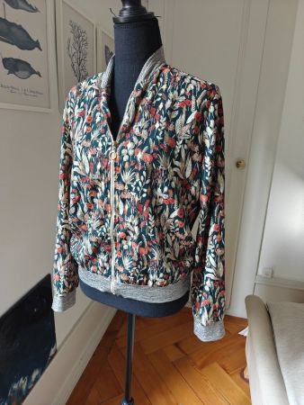 Vintage Love metallic lined bomber jacket leaf patterns M