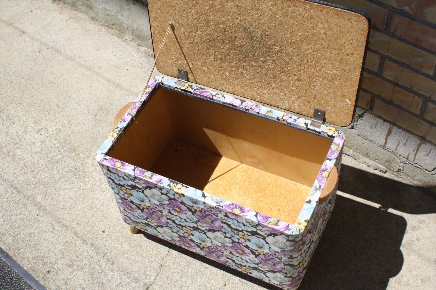 Truhen: VINTAGE TRUHE BOX DESIGNKLASSIKER – Gebraucht aus Wauwil von Pneuedy 6