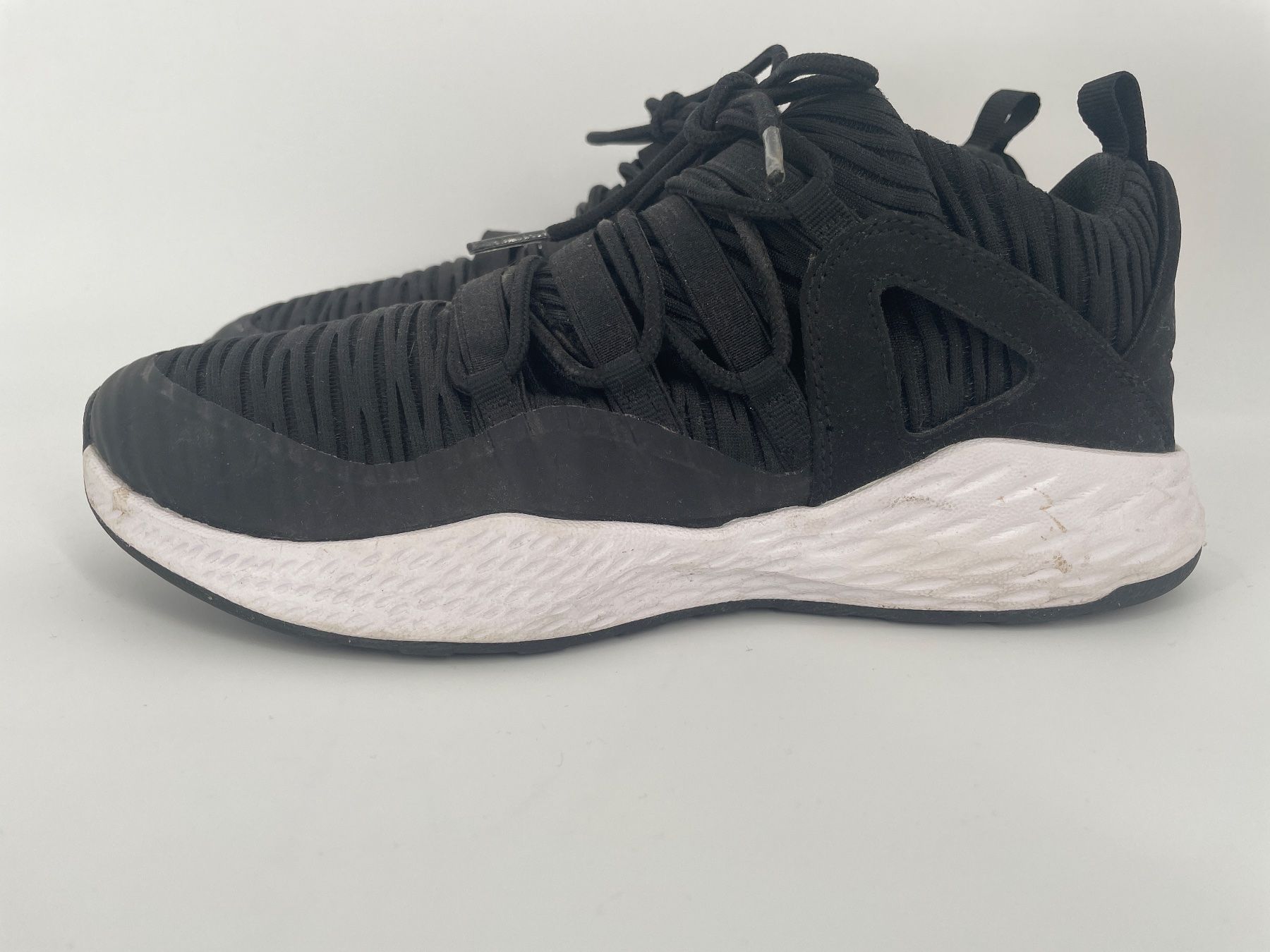 Jordan Chaussures femmes: Jordan Formula 23 Sneaker Gr. 40 – D'occasion à Auenstein par moin.
