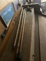 Drei Spazierstöcke aus Holz mit Griffen gebraucht