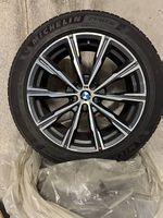 Roues avec pneus hiver pour BMW.