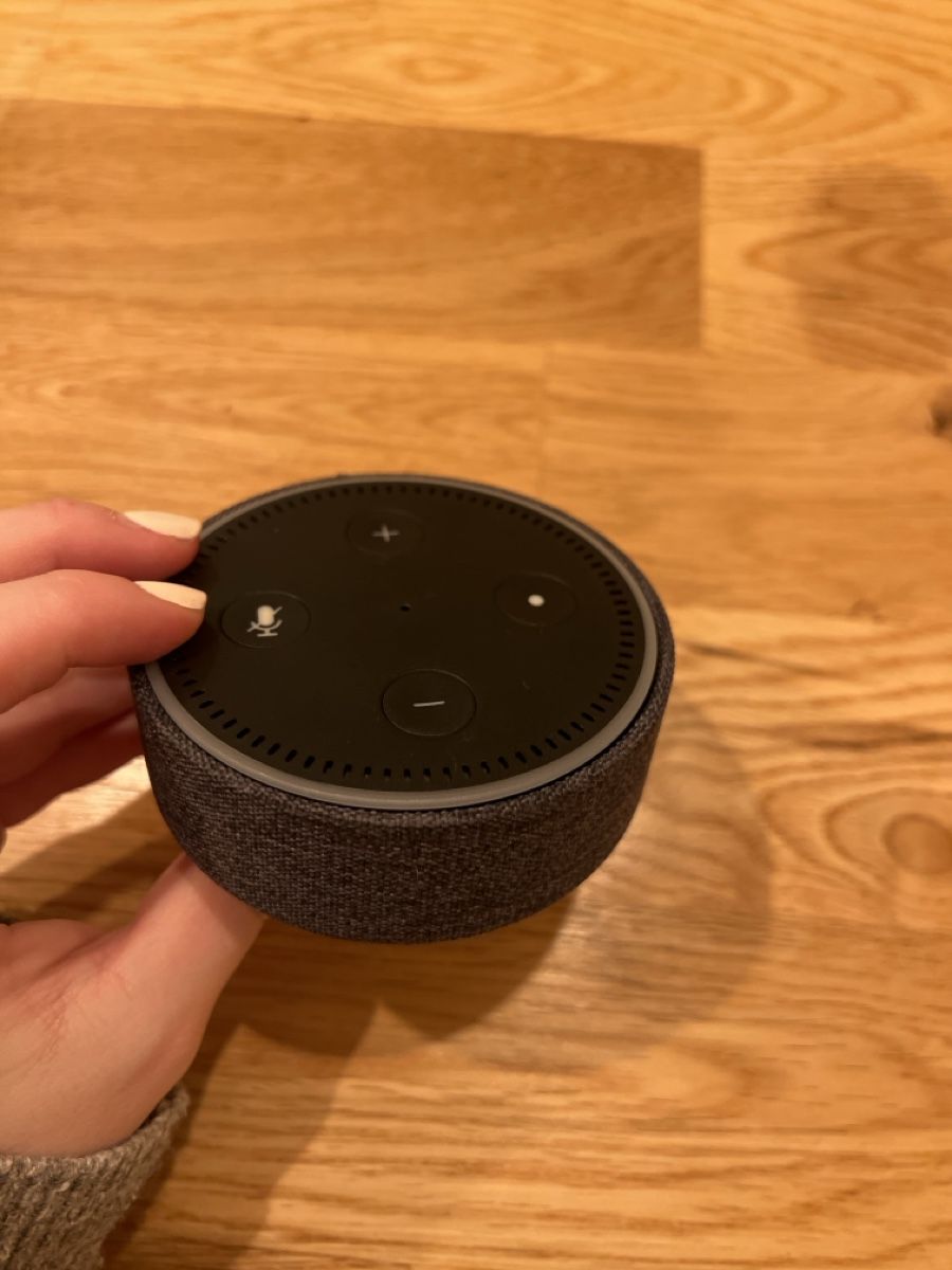 Amazon Lautsprecher: Smart Home: Amazon Echo Dot in Charcoal – Gebraucht aus Regensdorf von __Claudia_ 3