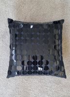 Schwarzes Dekokissen mit Gross Pailletten
