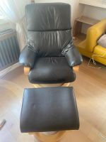 Ledersessel mit Beinhocker