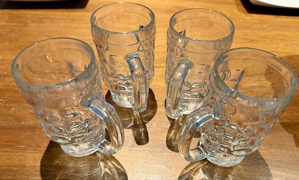 Gläser: 4 Biergläser 0.3l  robustes Dimple-Design – Gebraucht aus Witterswil von faidel 1