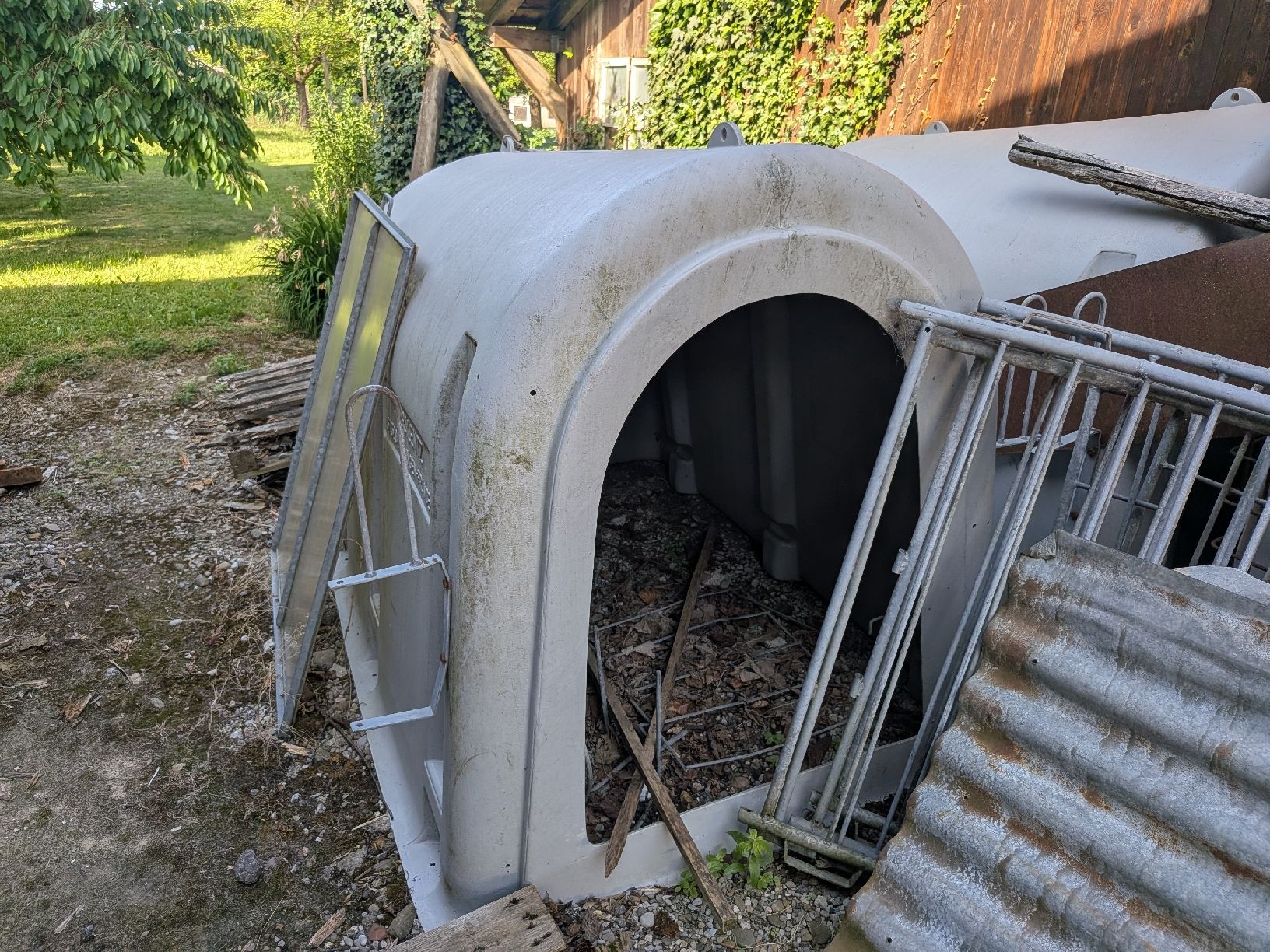 Gabbie, trasporto & Sicurezza: Kälberiglu mit Gitter – Usato da grossaffoltern venduto da Enjoy1441