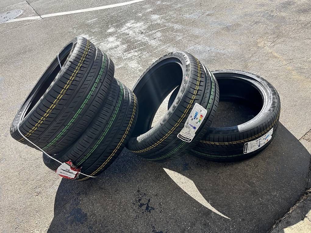 Pneumatici & Ruote complete: 245/40R18 Continental  – Nuovo e nell'imballaggio originale da Brünisried venduto da andre.buchs